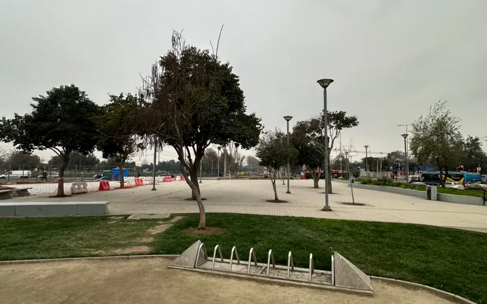 Senderos, áreas verdes y luminarias del Parque Lo Prado Plan Maestro N.º 10